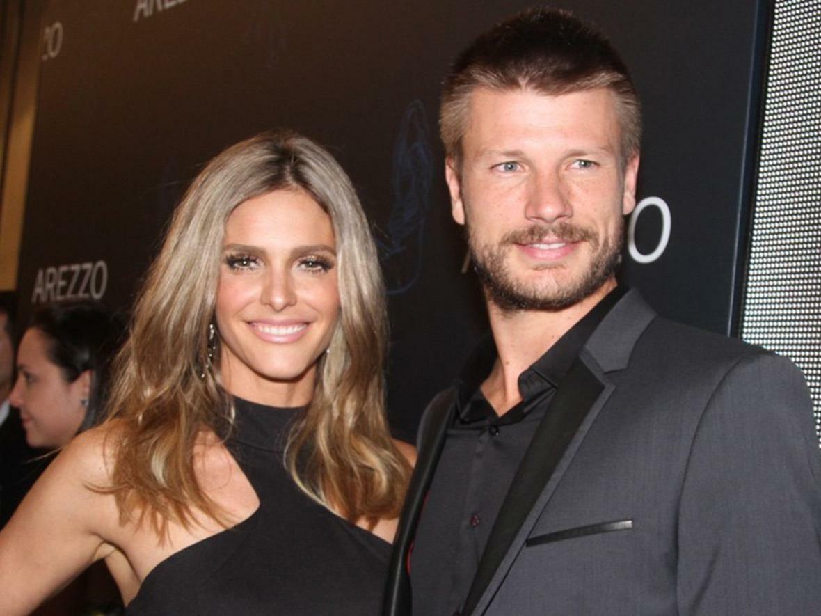 Filho de Fernanda Lima e Rodrigo Hilbert aparece sem camisa e exibe músculos