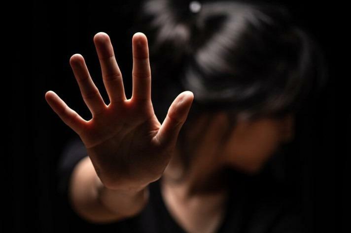Irã executa mulher que deu à luz enquanto estava presa, dizem grupos de direitos humanos