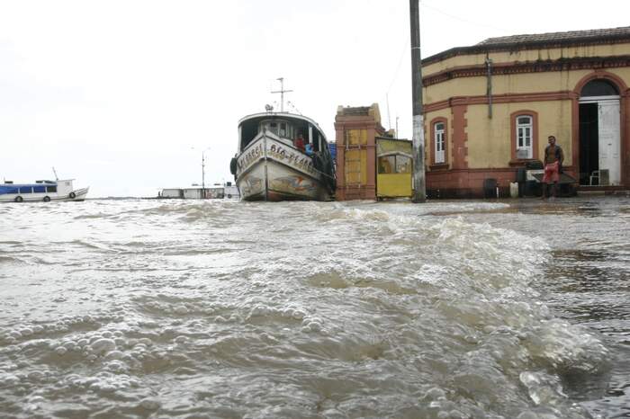 Área do Ver-O-Peso foi uma das mais atingidas pela maré alta em março