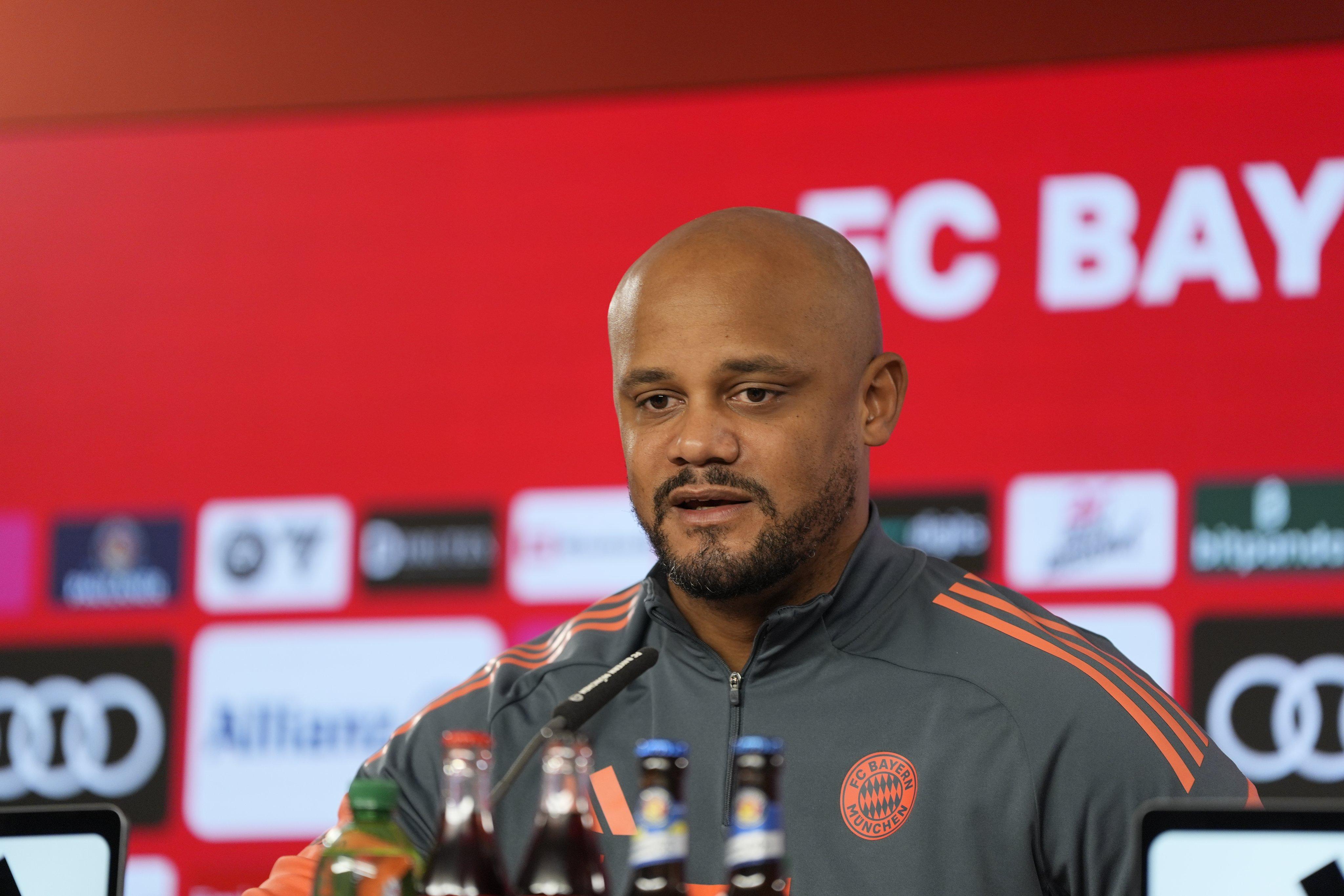 Kompany, técnico do Bayern, é levado de ambulância ao hospital após desmaiar em treino
