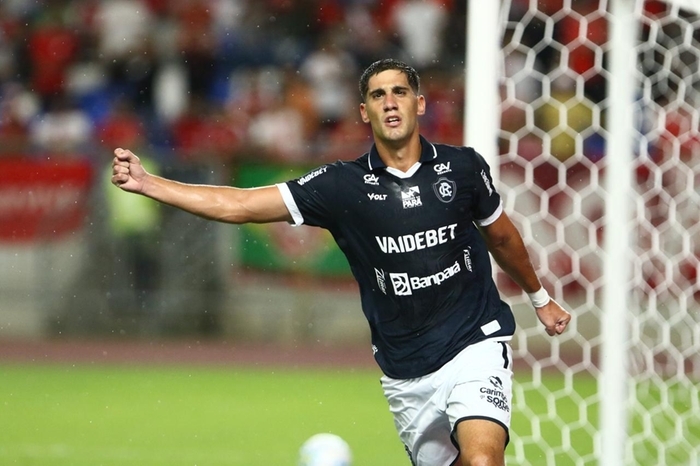 Picco comemora primeiro gol pelo Remo