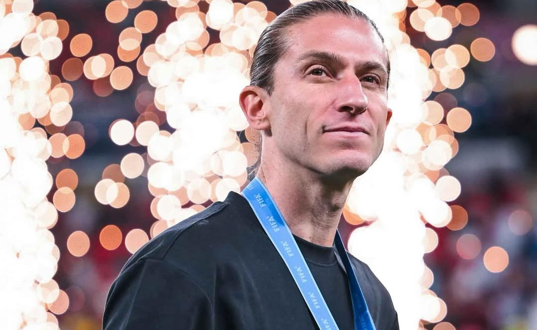 Jornal espanhol chama Filipe Luís de 'invencível' e vê brasileiro ameaçar hegemonia do PSG