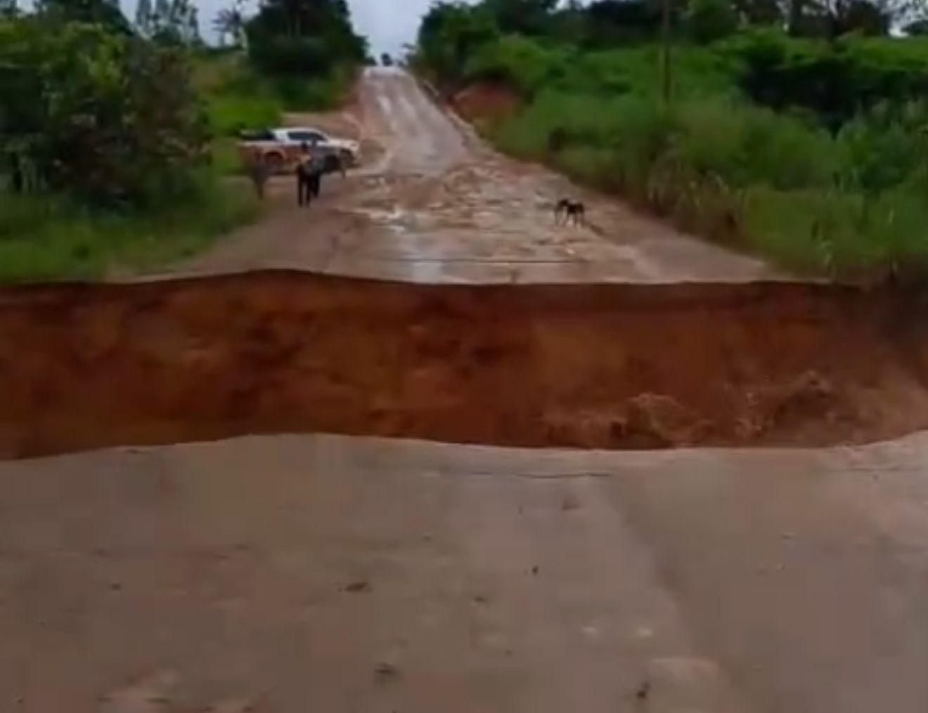 Chuvas fortes abrem cratera e deixam estrada do Rio Preto intrafegável em  Marabá | Pará | O Liberal