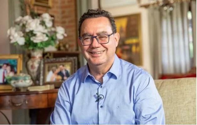 Cury volta a publicar vídeo nas redes, mantém sigilo sobre apoio mas diz que 'falará em breve'