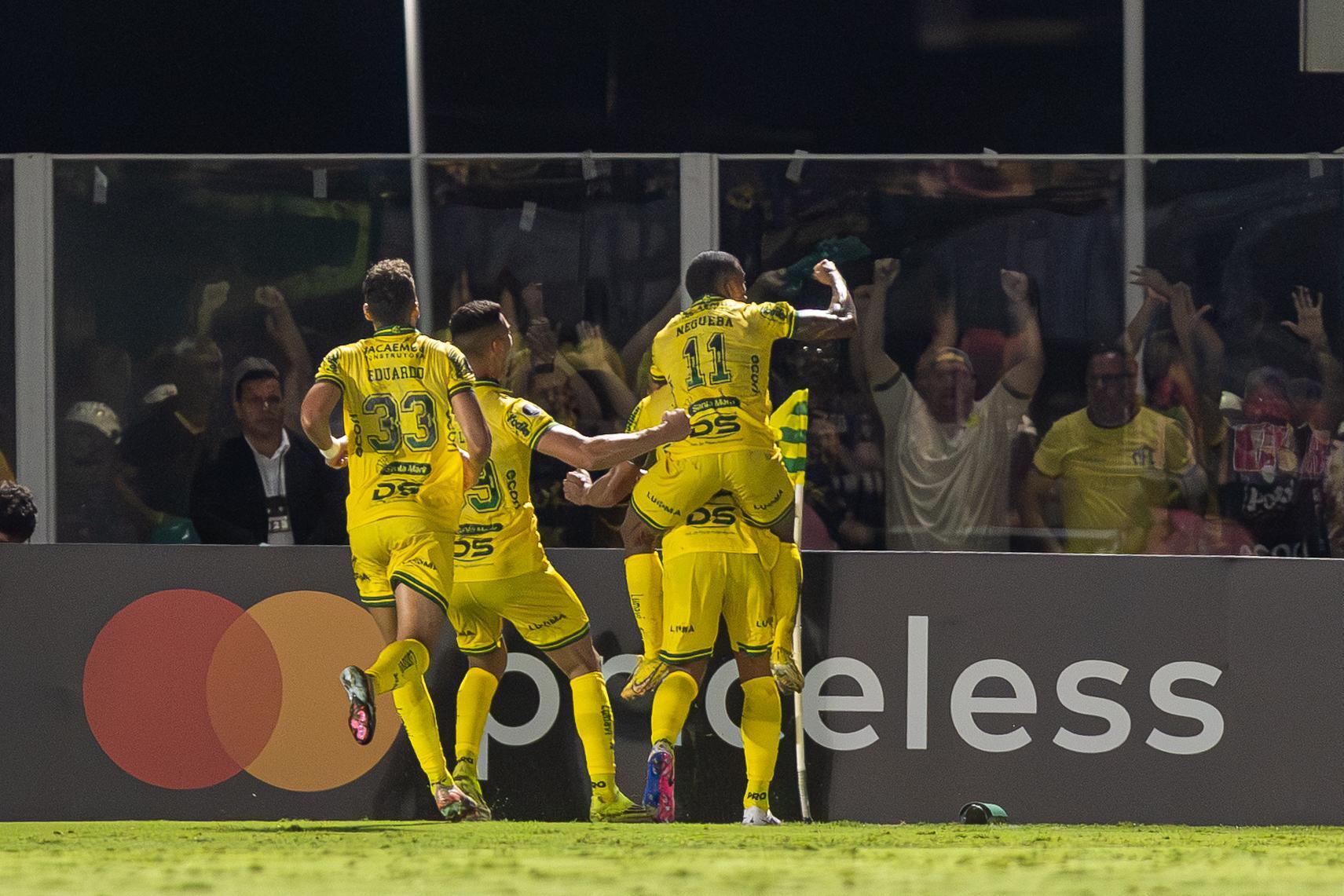 LDU x Mirassol: onde assistir ao vivo e as escalações do jogo de hoje (14/04) pela Libertadores