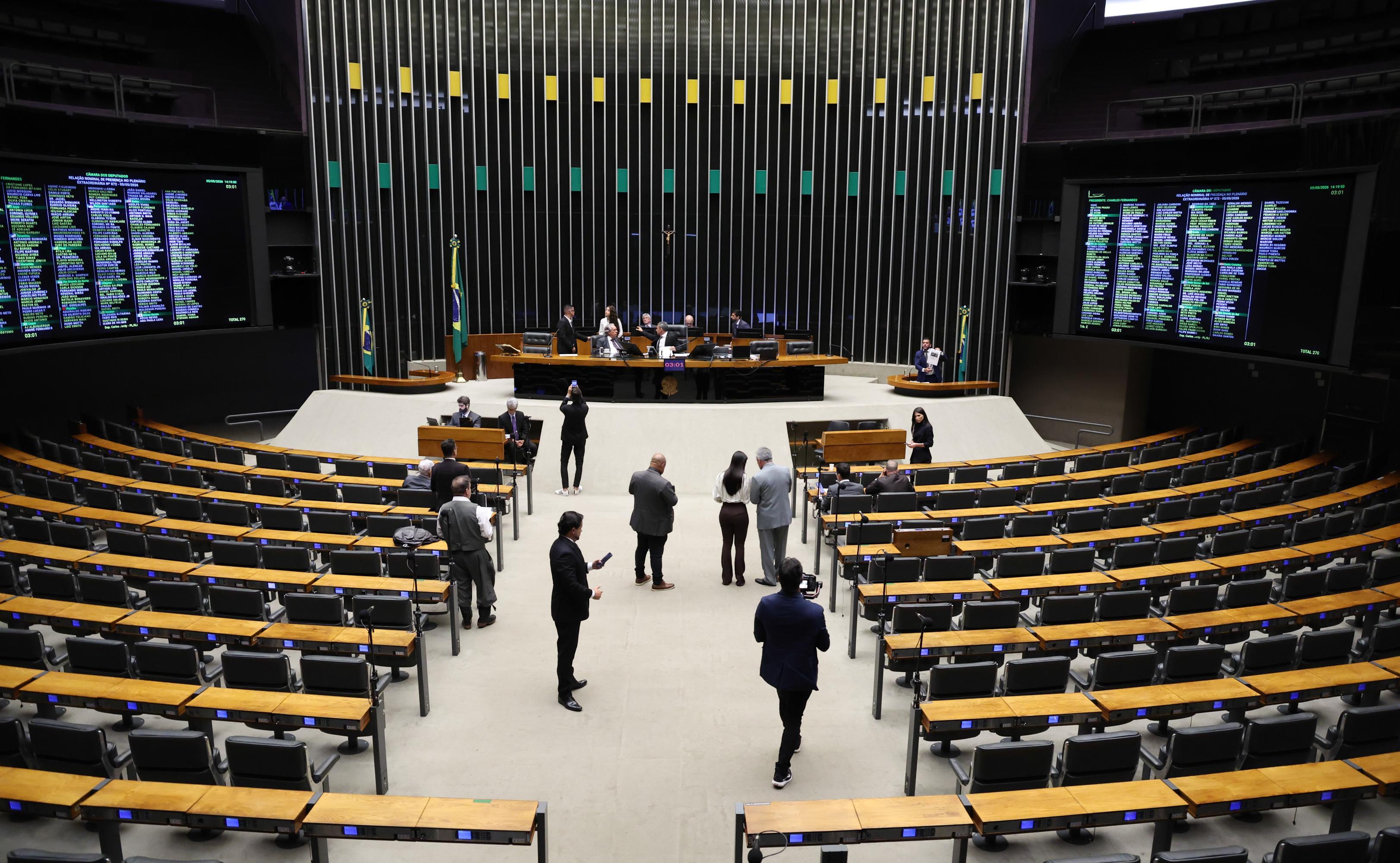 Câmara faz sessão de 8 minutos para liberar votação de PEC da escala 6x1 na comissão especial