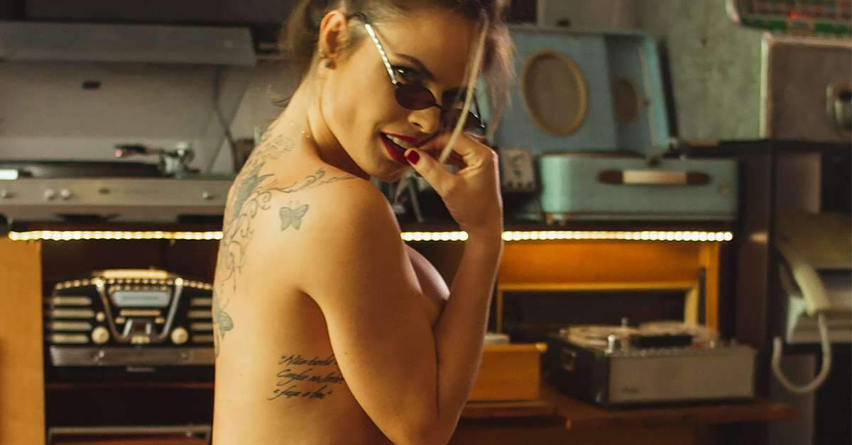 Ex-BBB Natália Casassola divulga novo ensaio sensual.