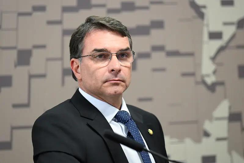 Flávio diz que não vai desvincular reajuste do mínimo e nem alterar pisos de saúde e educação