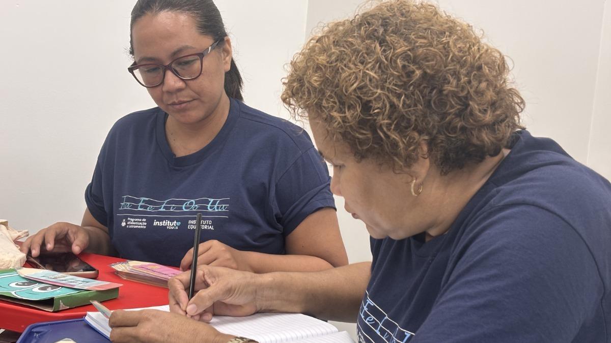 Curso gratuito de alfabetização de jovens, adultos e idosos está com inscrições abertas