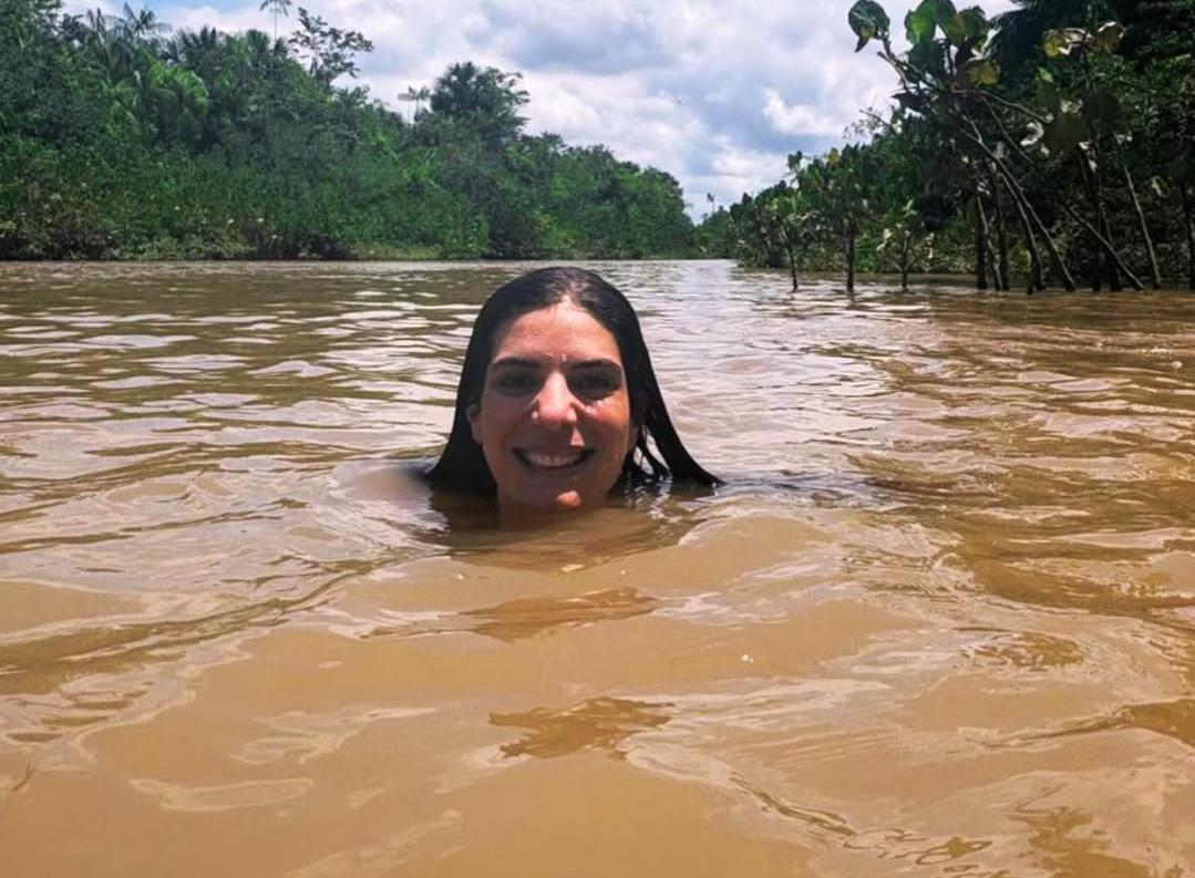Andréia Sadi faz 