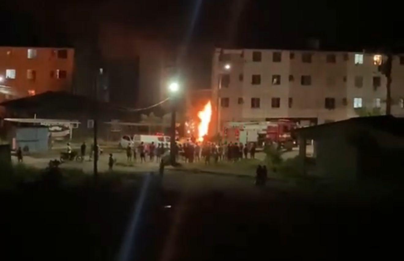 Incêndio mobiliza bombeiros em residencial de Marituba