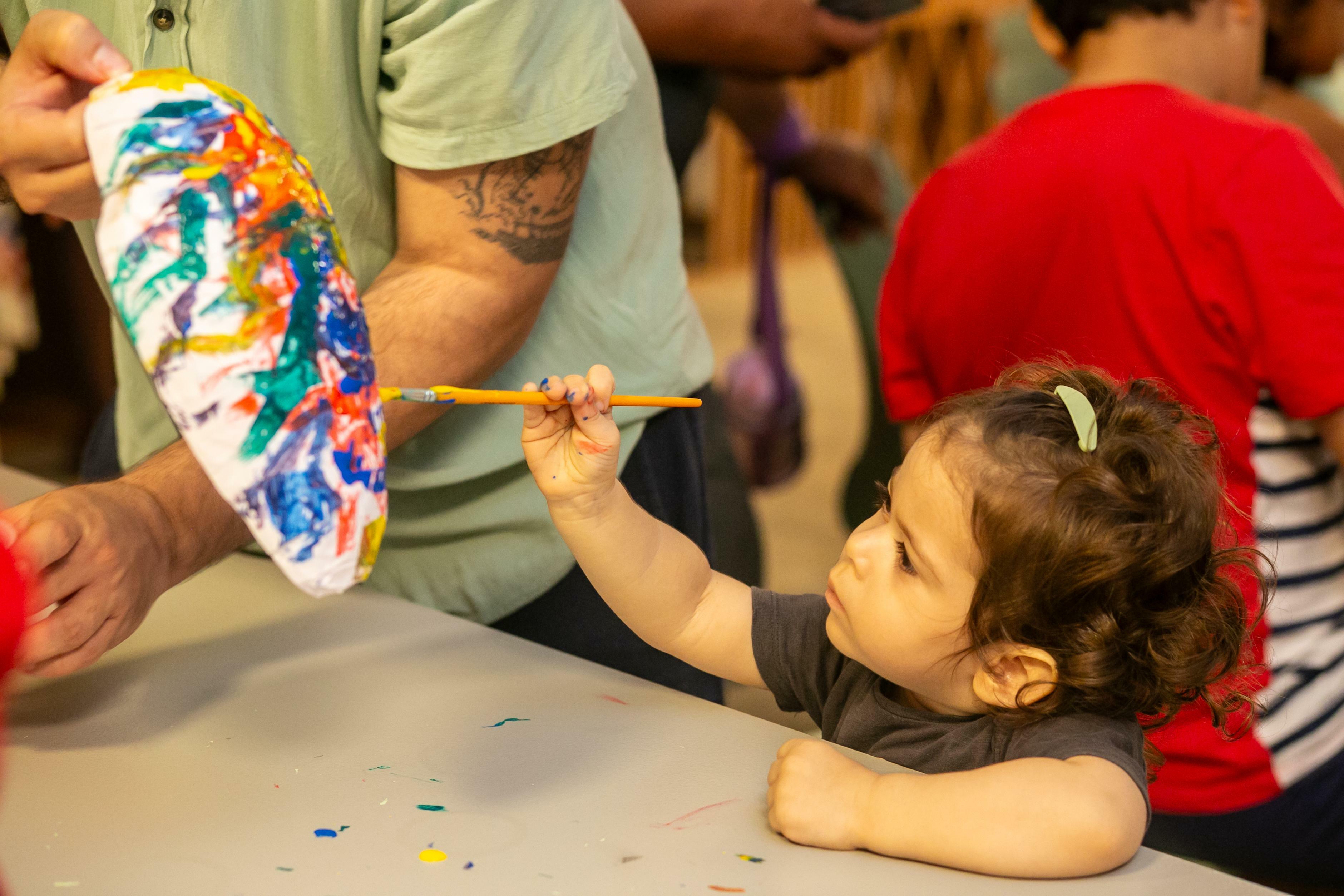 Centro Cultural Bienal das Amazônias realiza atividade sensorial para bebês em Belém