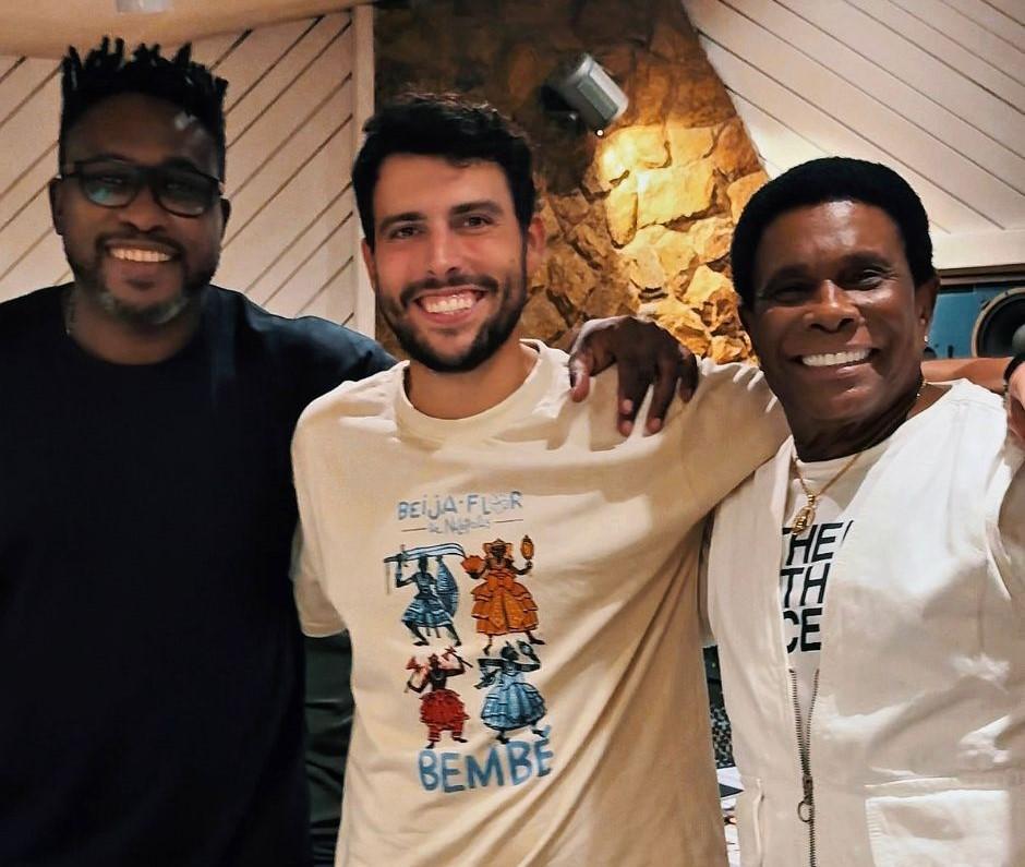 Thiago Muller reúne Neguinho da Beija-Flor e artistas latinos em disco