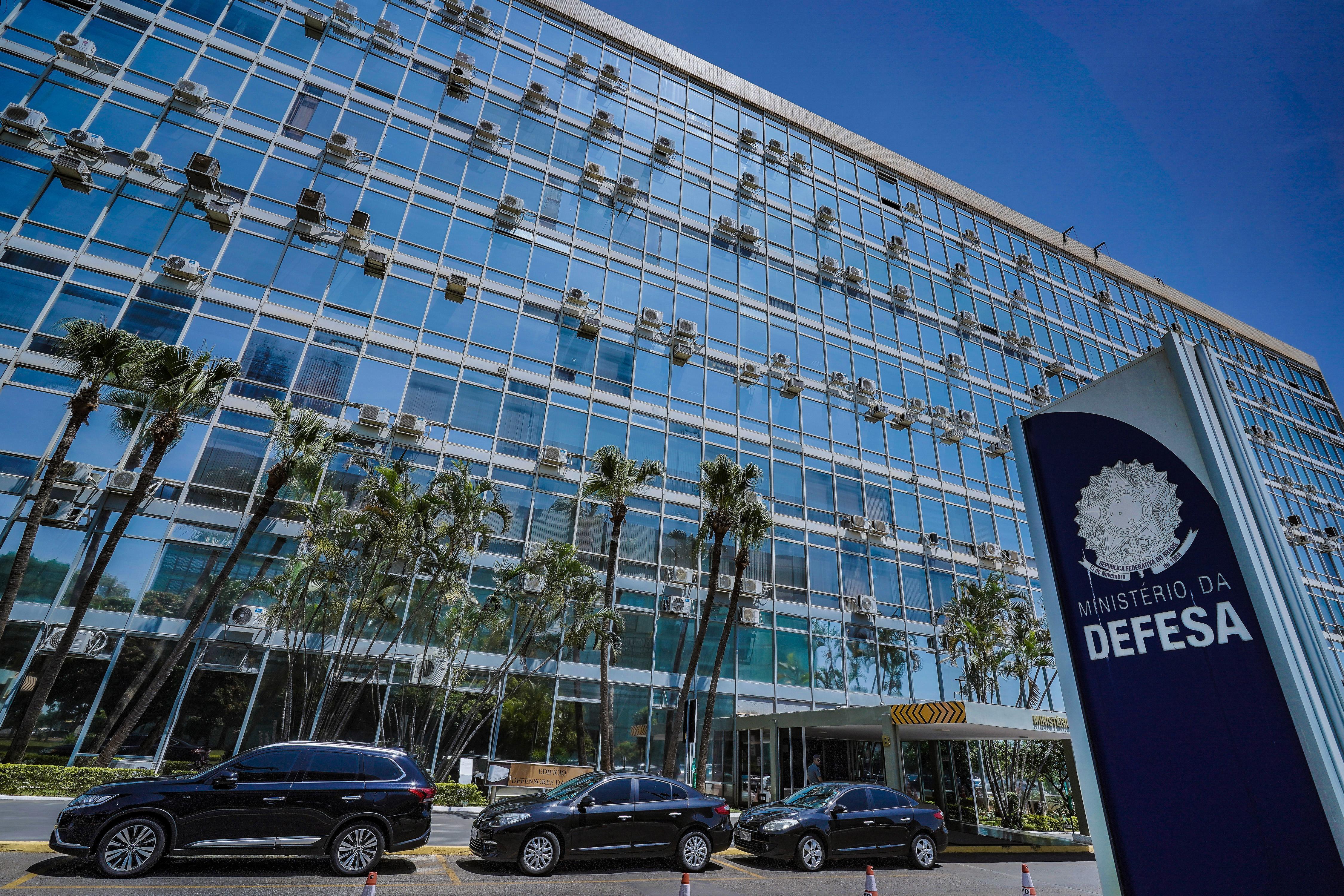 TCU aponta R$ 52,6 bi distorcidos no ativo da Defesa em auditoria das contas de 2025