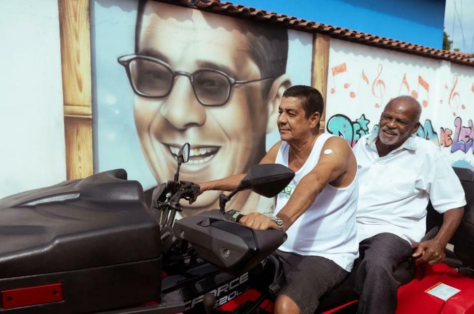 Zeca Pagodinho grava participação especial em Xerém para o filme 