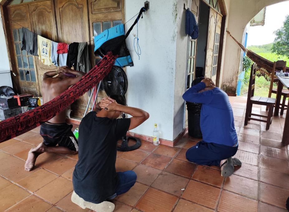 Com identidade falsa, homem procurado pela Interpol e mais quatro são presos em fazenda no Marajó