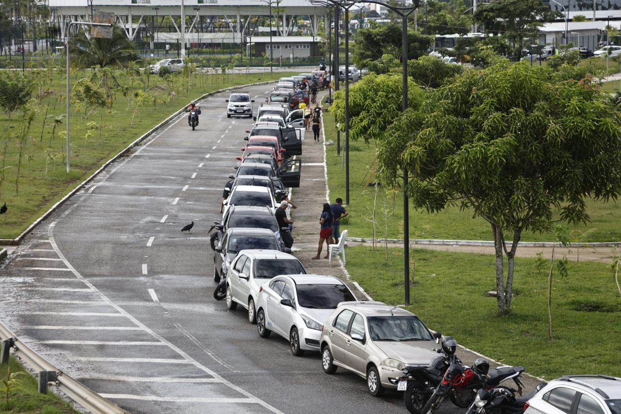 Feirão do Imposto tem filas gigantescas por gasolina e gás mais baratos neste sábado, em Belém