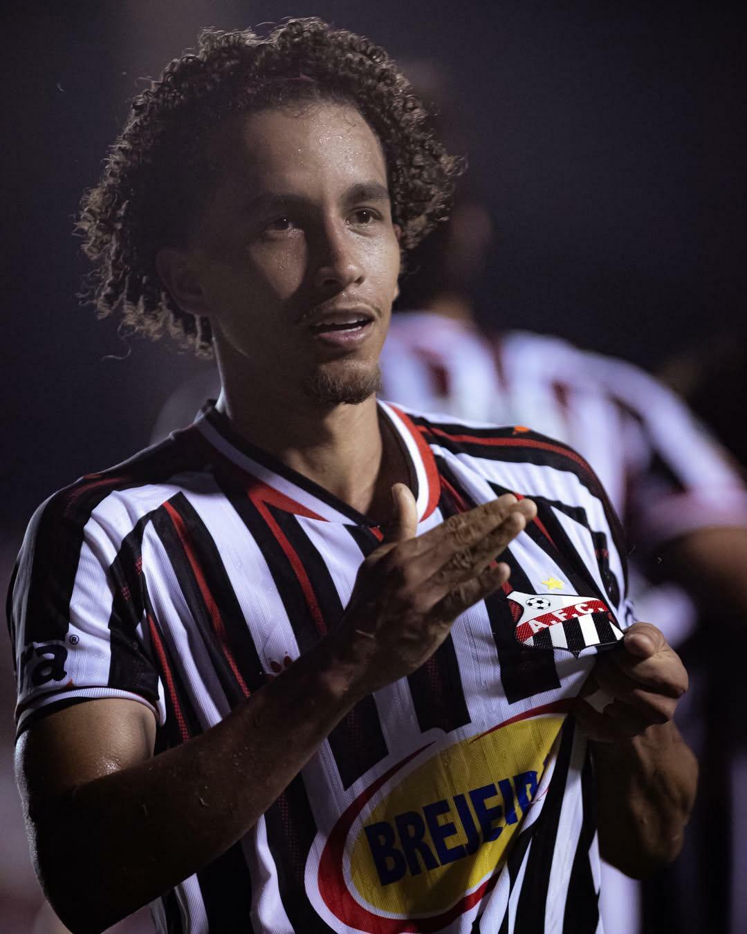 Com lei do ex, Anápolis abre boa vantagem em cima do Paysandu na final da Copa Verde