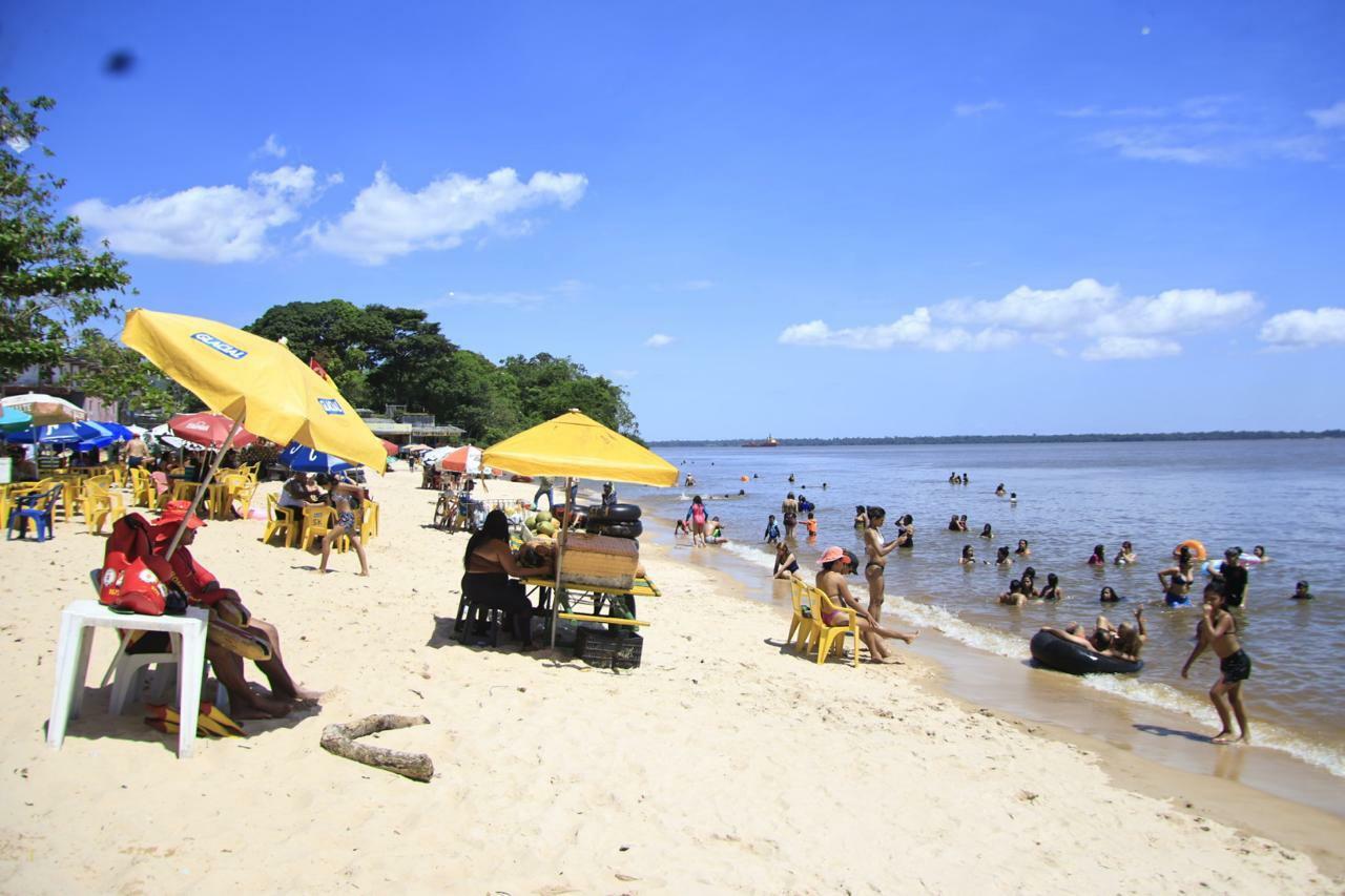 Primeiro sábado de julho leva famílias à Praia Grande, em Outeiro