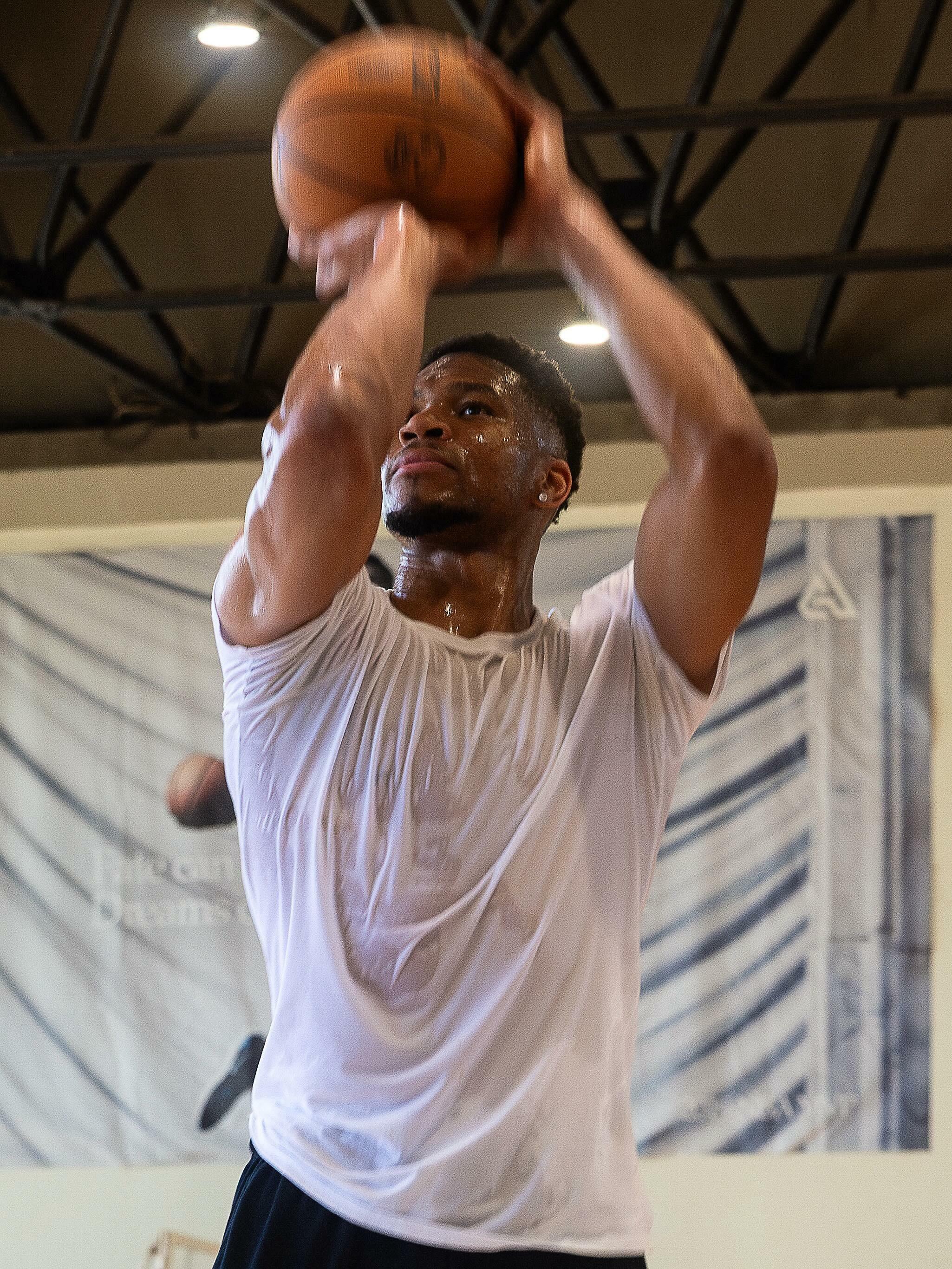 Miami Heat oficializa a chegada do grego Giannis Antetokounmpo: 'Um dos cinco melhores da NBA'