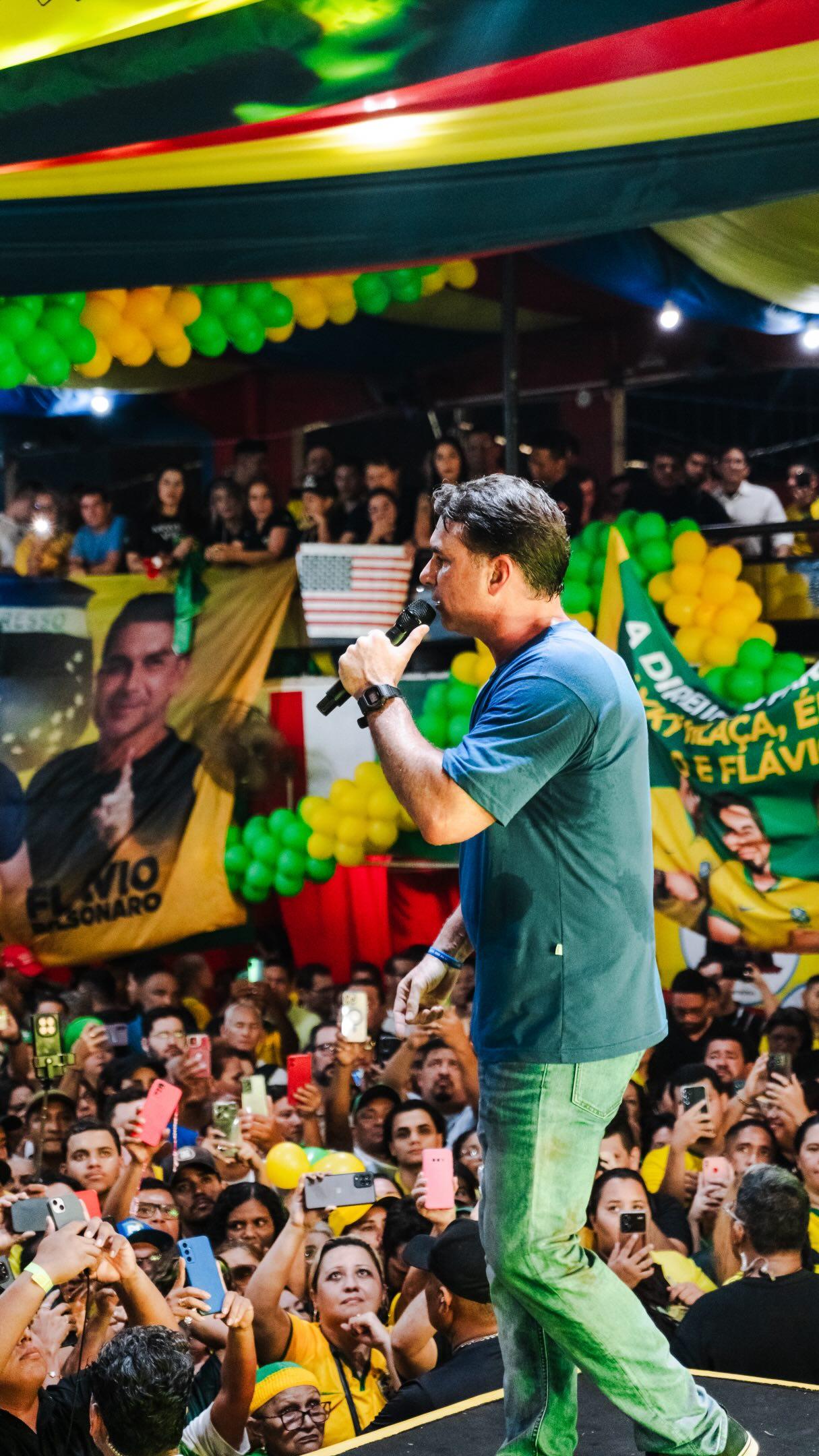 Flávio diz que resposta do 1º turno foi por mudança e que 'não há mais esquerda e direita'