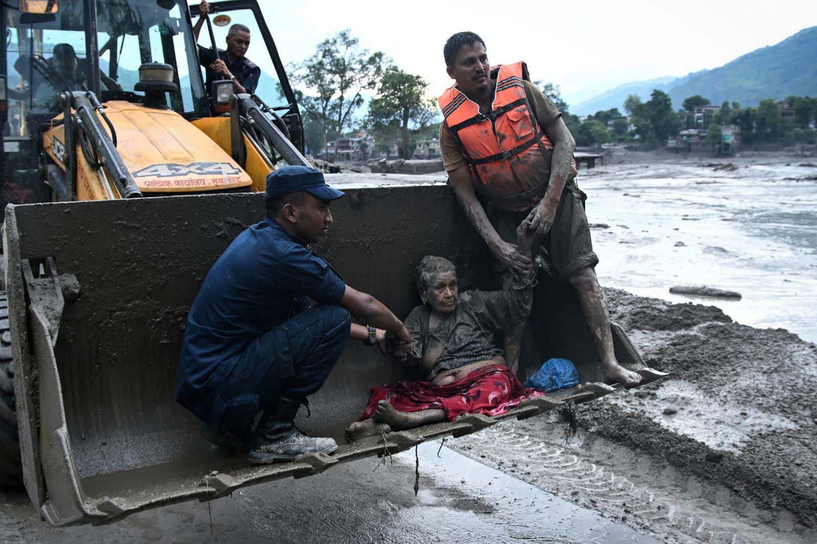 Nepal alerta para possíveis novas inundações enquanto comunidades lutam contra a devastação - QTU Questões do Universo