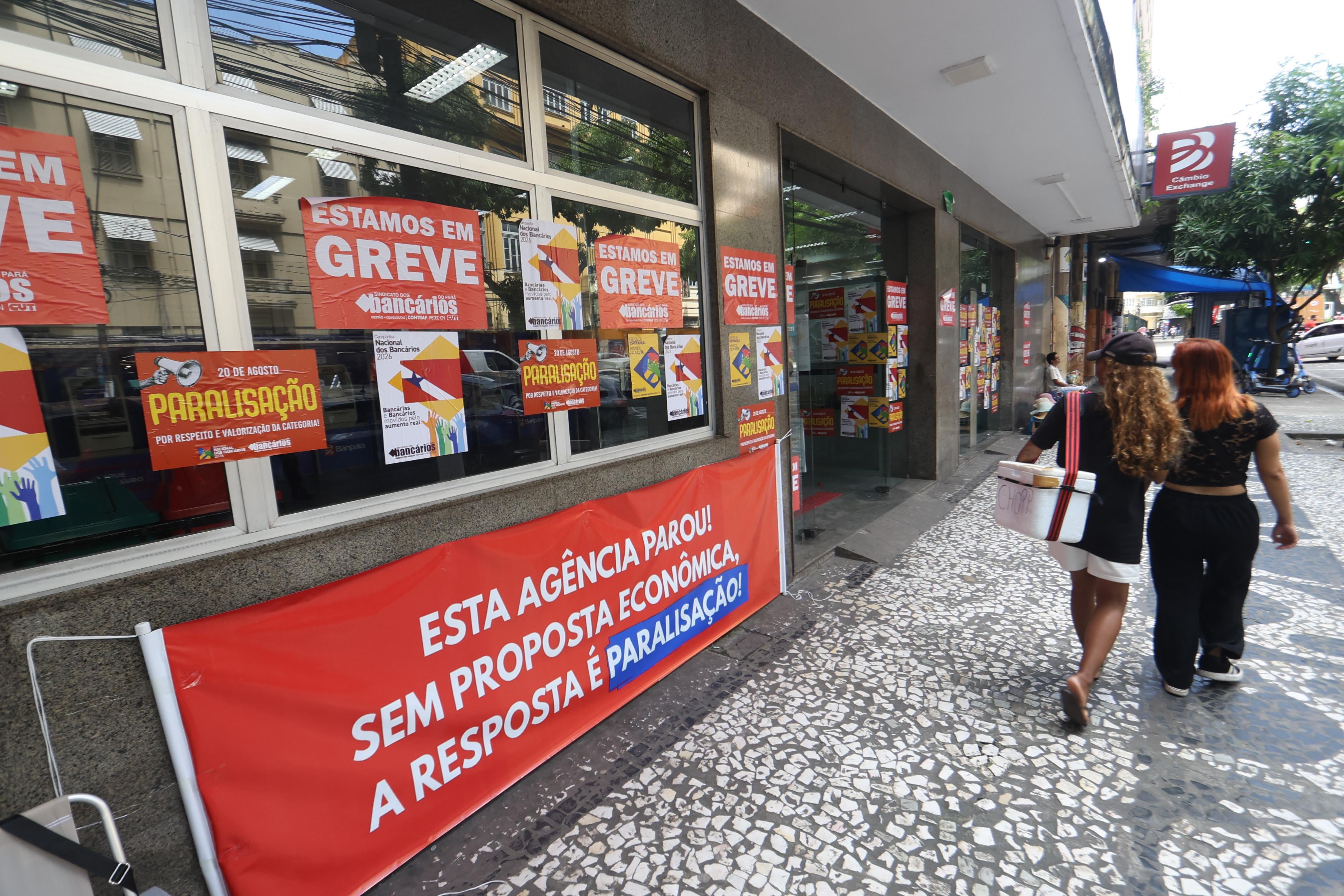 Greve dos bancários continua na terça-feira (8) no Pará; assembleia decide manutenção do movimento - Foto