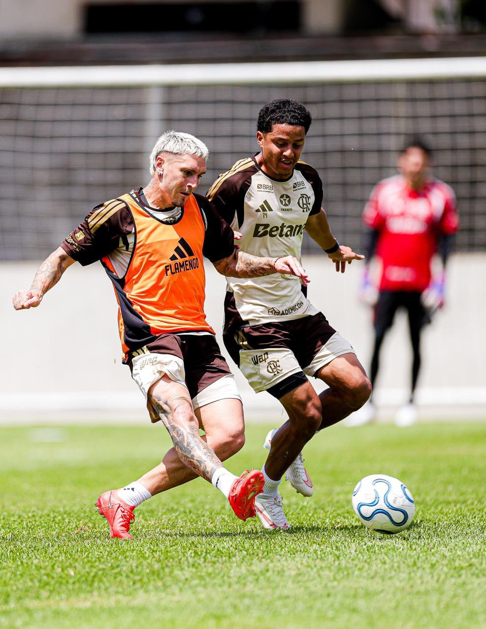 Vídeo: Flamengo treina no Baenão antes de deixar Belém e agradece torcida pela recepção