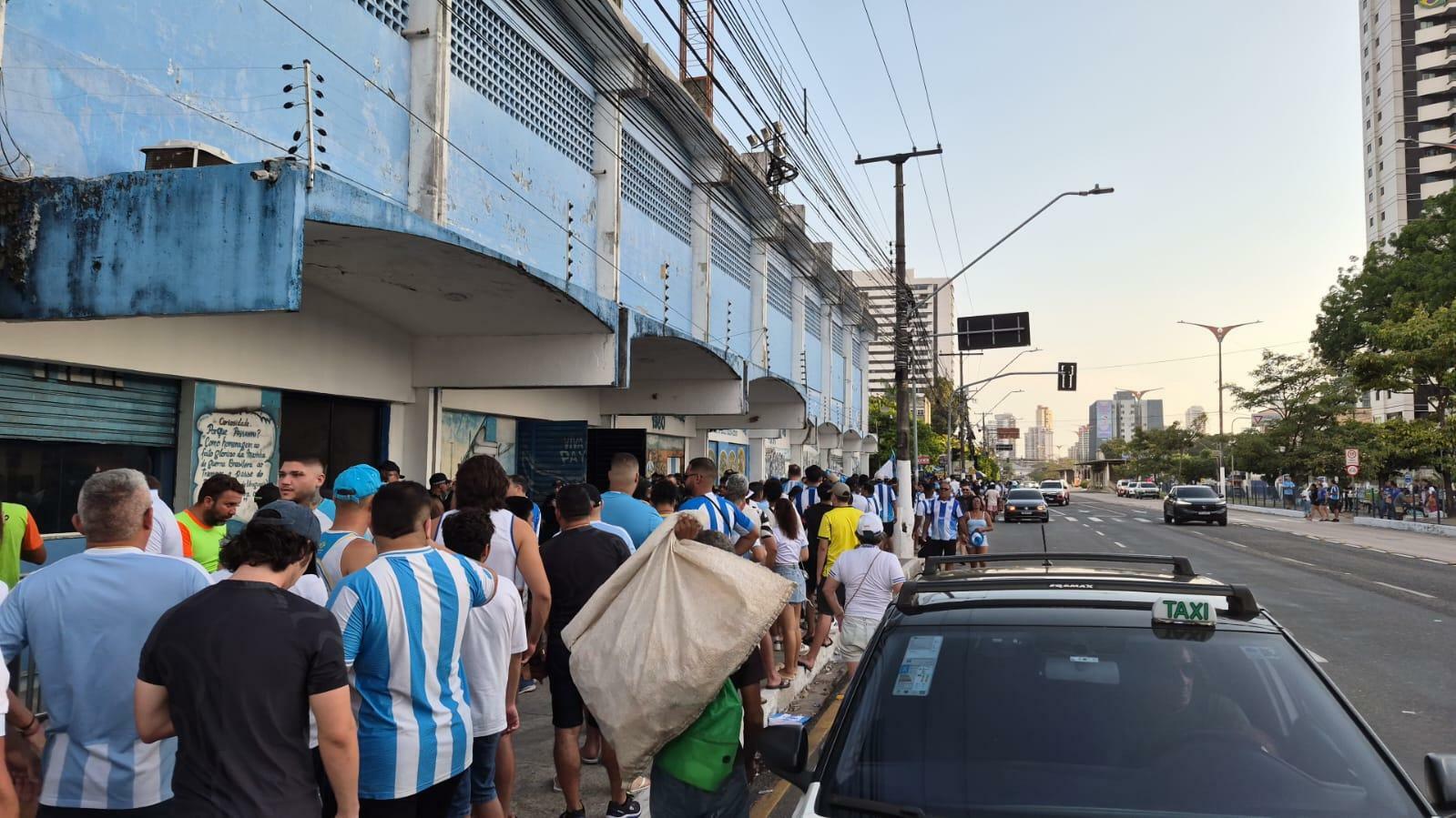 VDEO Falha no reconhecimento facial causa filas e aglomer | Esportes | QTU Notícias