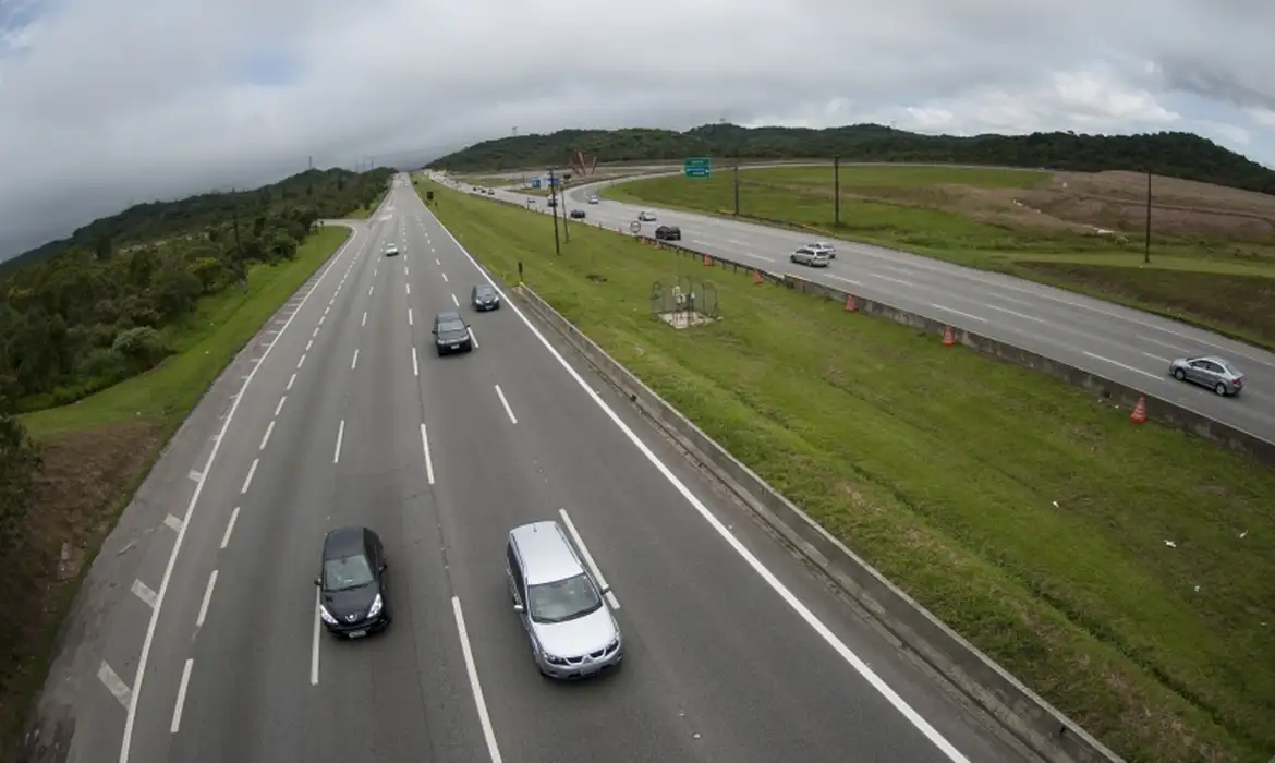 ANP faz acordo com Polícia Rodoviária para reforçar atuação nas rodovias federais
