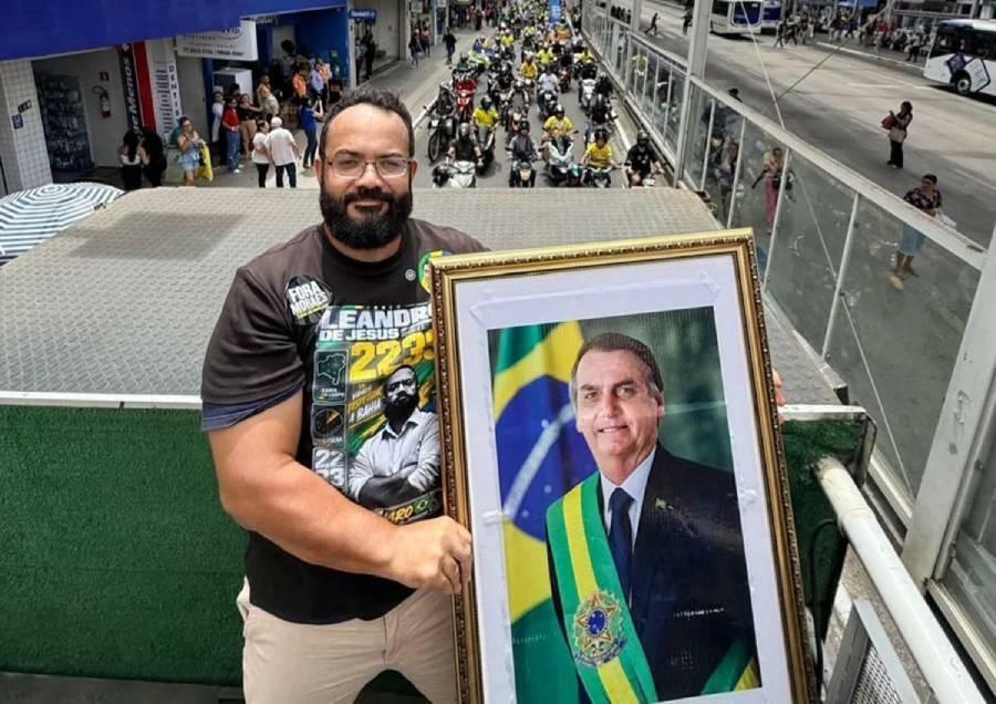 Na Bahia, aliado de Flávio é denunciado por usar quadro com imagem de Jair Bolsonaro - Foto
