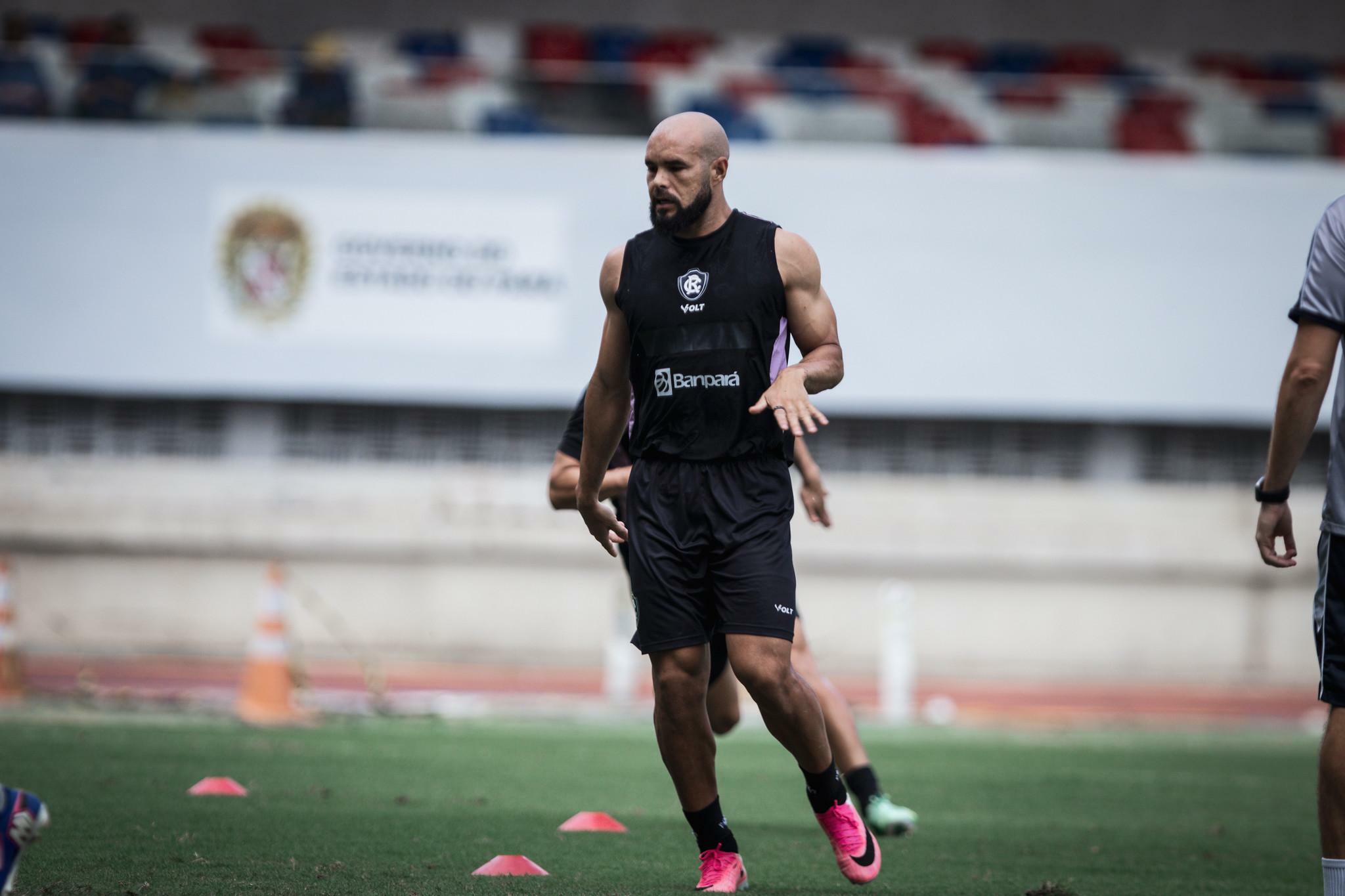 De volta ao time, volante do Remo cobra vitória contra o Bragantino