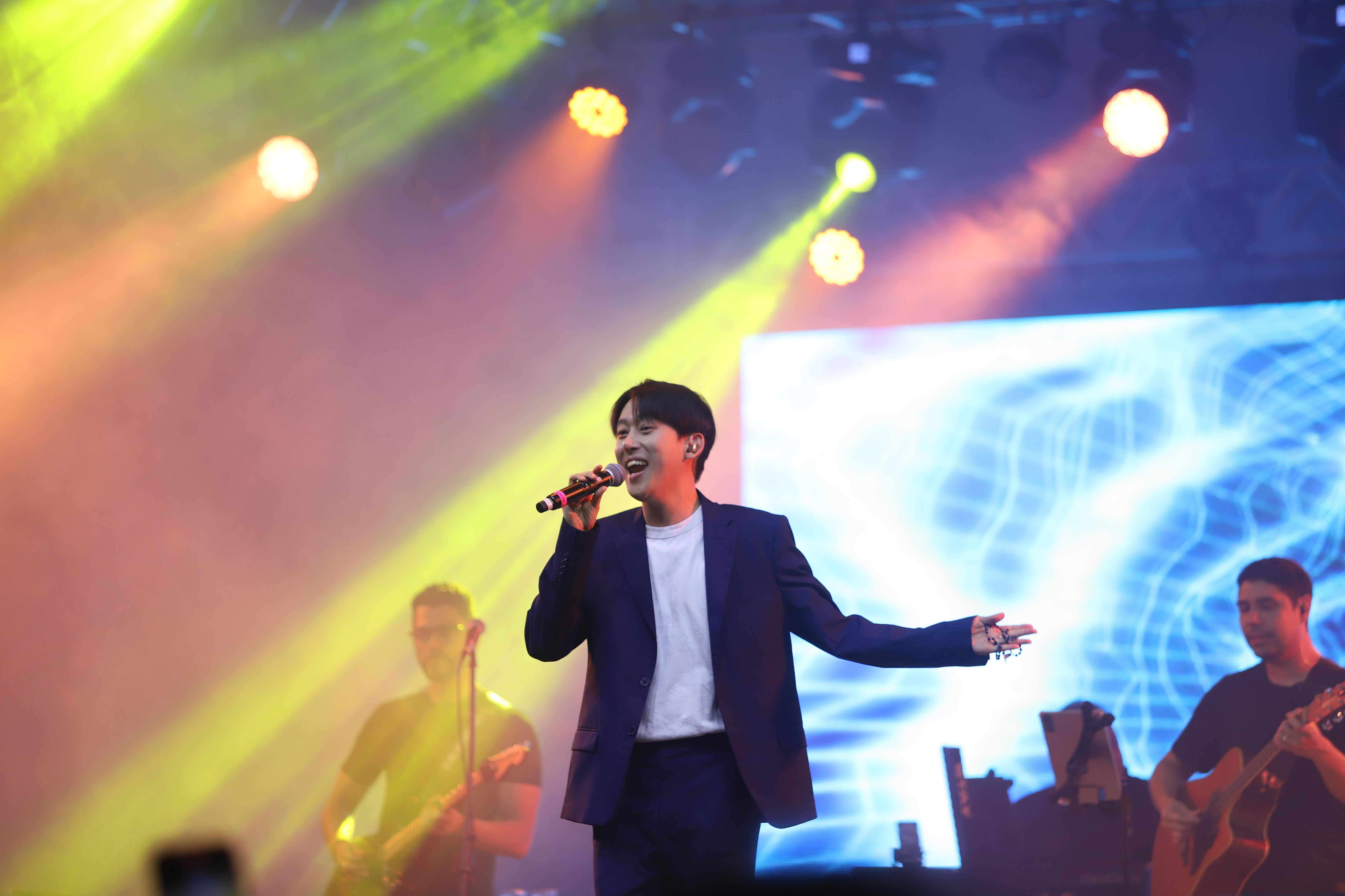 Cantor Junho Chu e Comunidade Sementes do Verbo cantam no Círio Musical