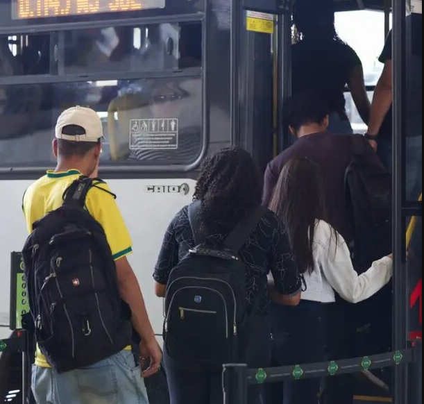 Falhas no transporte público no Nordeste impulsionam hashtags no X por direito ao voto - Foto