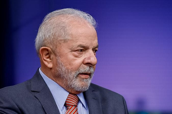 Lula se reúne com chanceler, assessores internacionais e ministro da Defesa