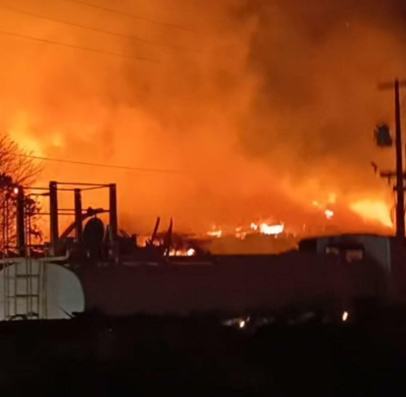 Incêndio de grandes proporções atinge área de serraria em Portel, no Marajó