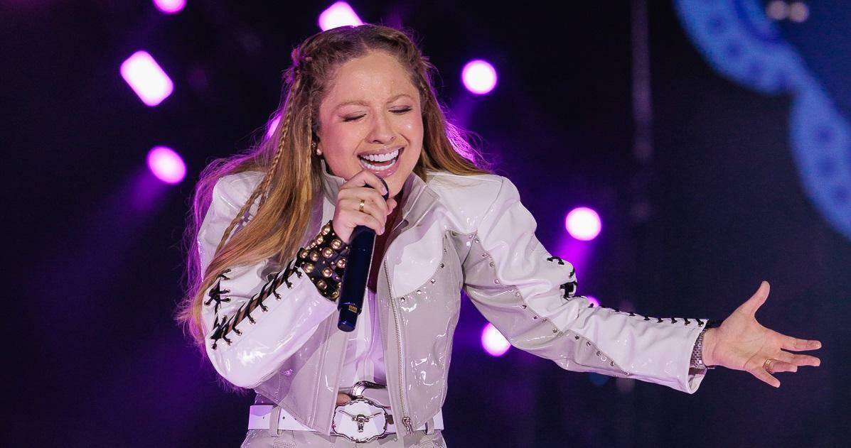 Mari Fernandez retoma shows após nascimento da filha e anuncia gravação de DVD