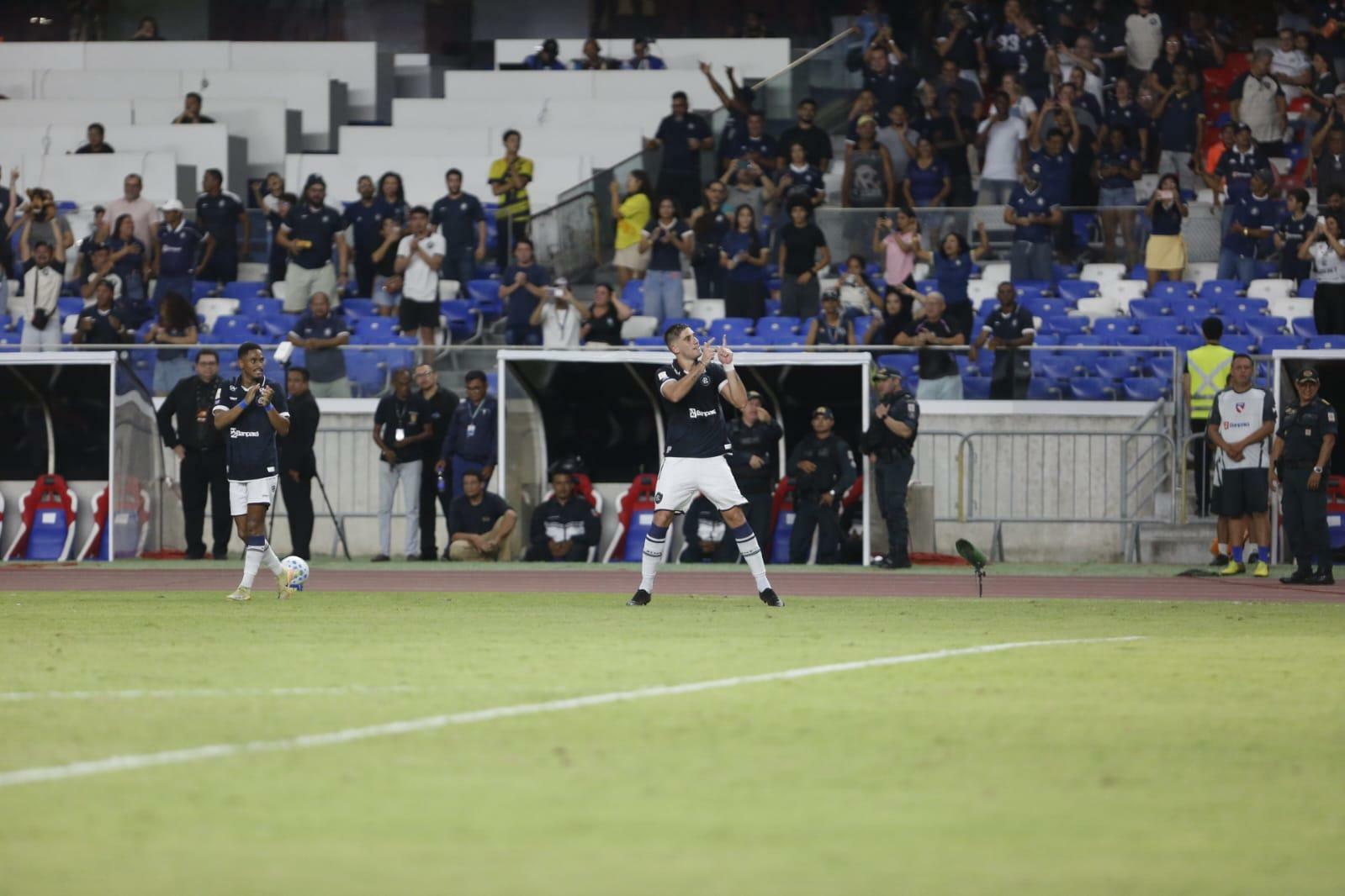 Leonel Picco celebra gol ao lado da família no Mangueirão: 'Emoção grande'