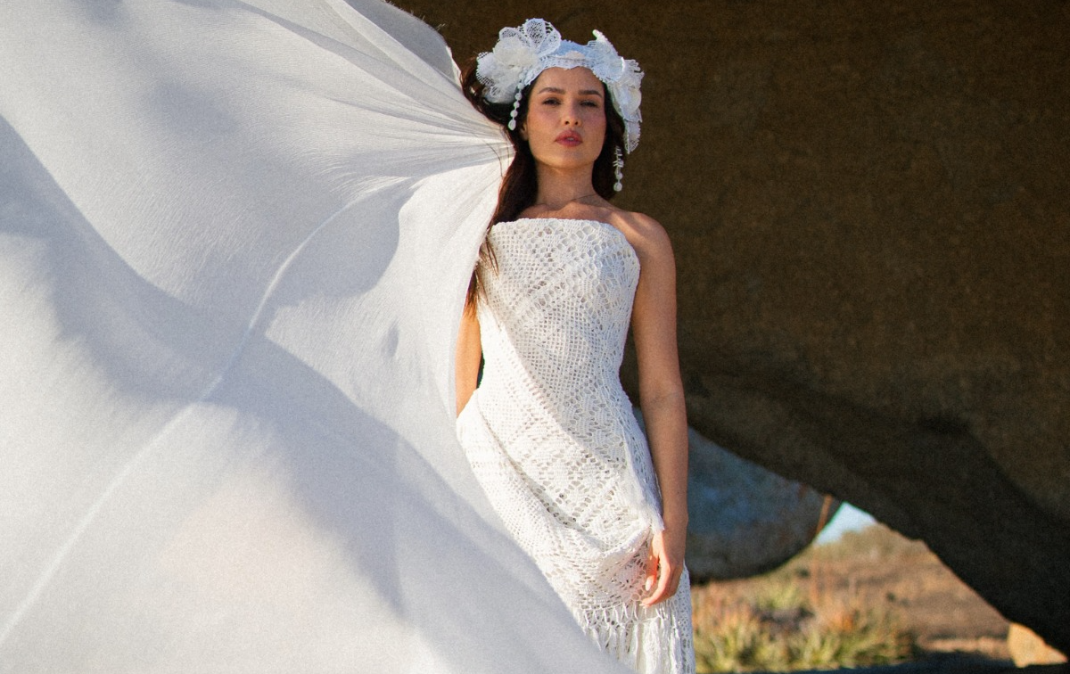 Juliette usa vestido de noiva feito com crochês da avó