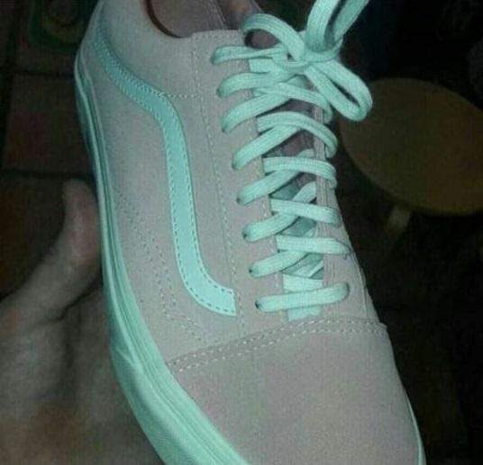 tenis verde agua e cinza ou rosa e branco