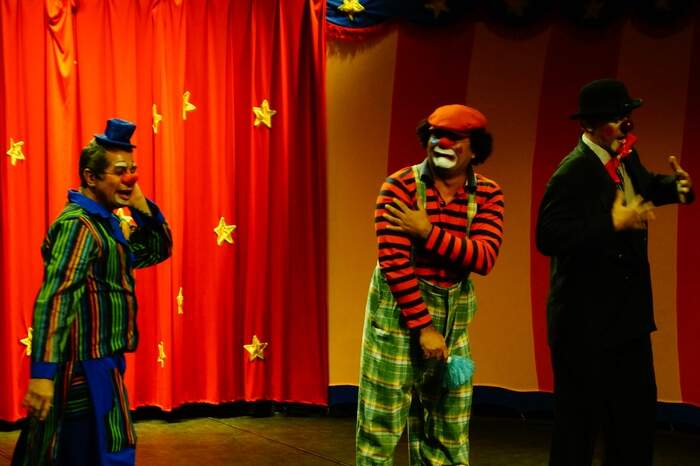 Palhaços Trovadores criou 'Reprises' a partir de cenas tradicionais do circo