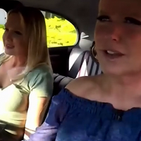 Entrevista foi grava em um carro guiado pela própria Xuxa.