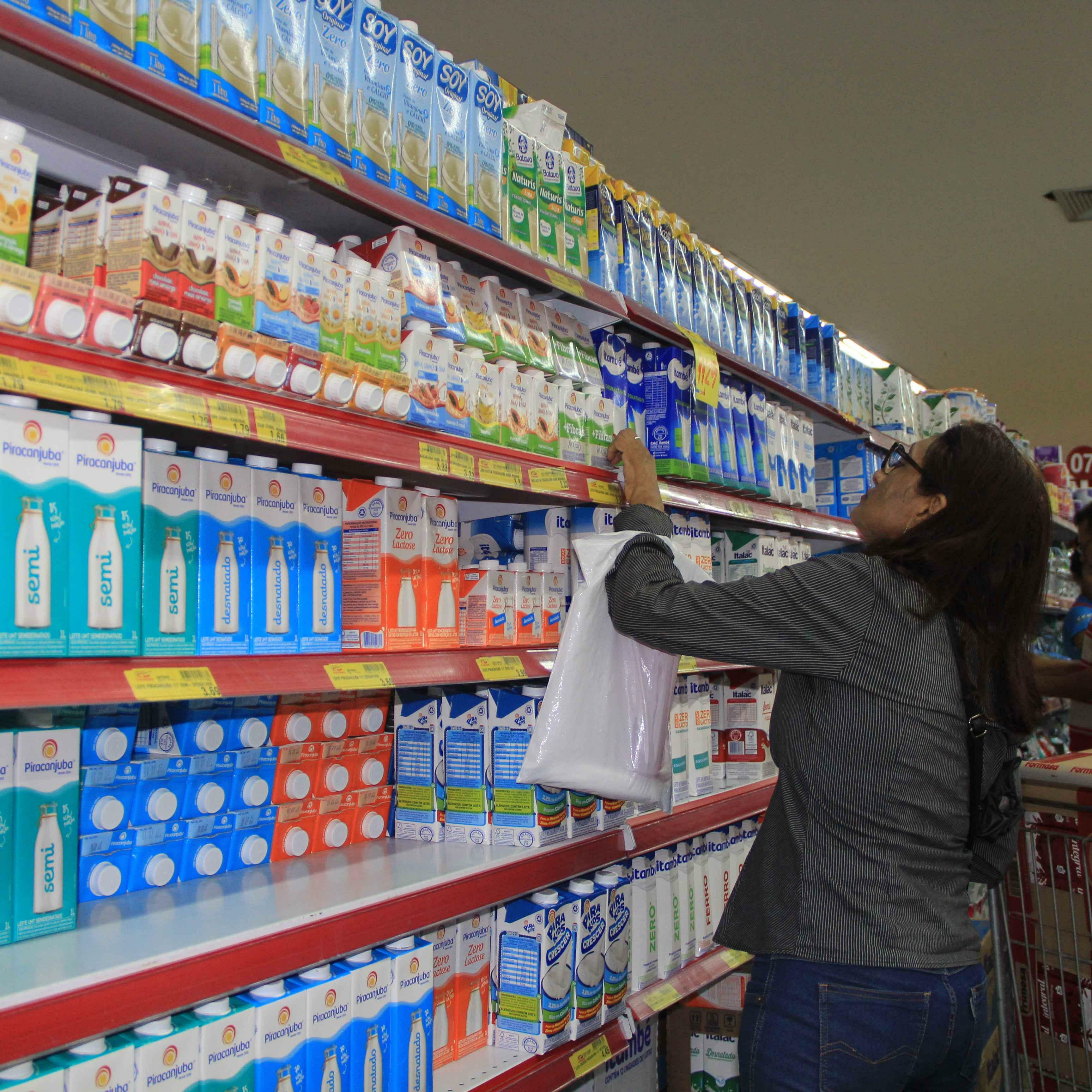 Leite e composto l&aacute;cteo: aumenta o n&uacute;mero de produtos similares nos  supermercados; entenda | Economia | O Liberal