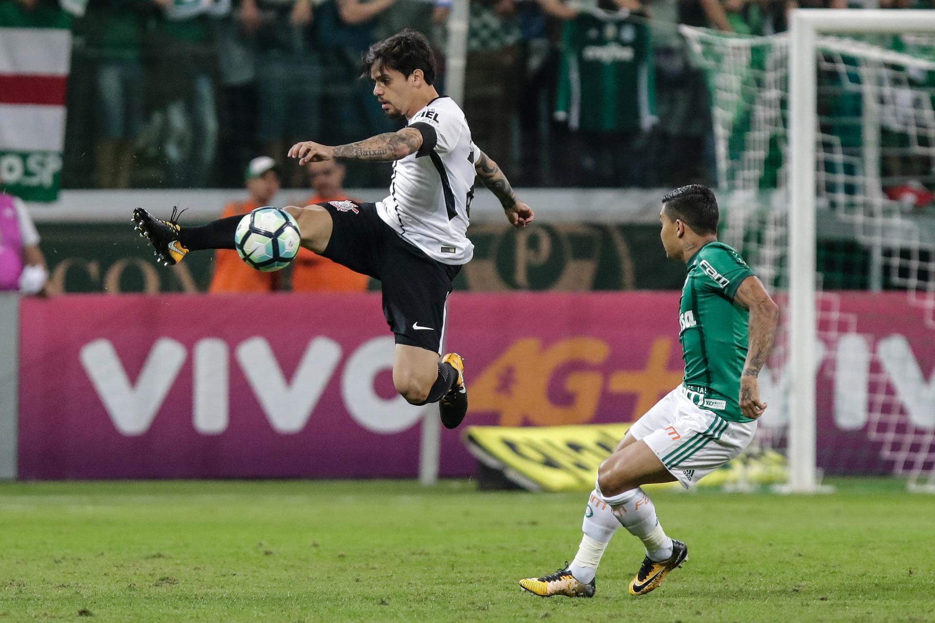 Timão melhora após pausa e 'troca de papel' com rival antes do Dérbi