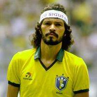 Sócrates em ação pela Seleção Brasileira