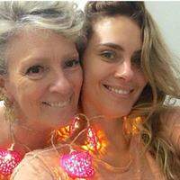 Carolina Dieckmann lamentou a morte a mãe Maíra Dieckmann nas redes sociais.