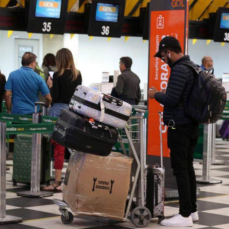 Quem é Abdiás Melo, humorista que viralizou no aeroporto de Lisboa