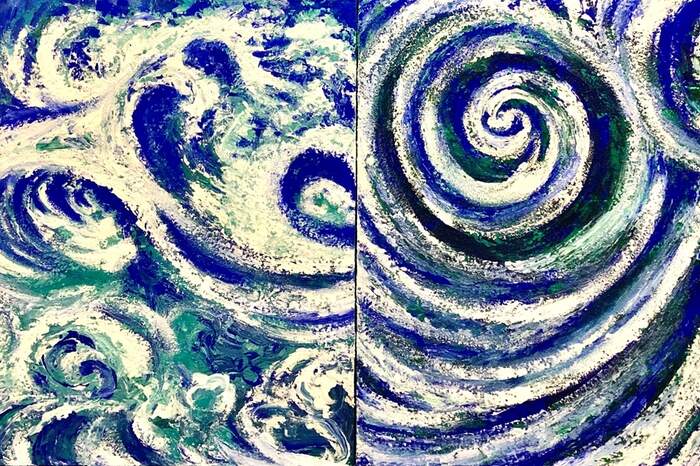 A obra 'A Grande Onda em Nazaré - Surfando com Hokusai e Van Gogh" traz pinceladas circulares de branco em fundo azul que lembram as ondas do mar