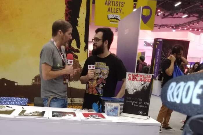 Artista Charlie Adlard dos quadrinhos The Walking Dead concede entrevista para 'A Hora Suave'.
