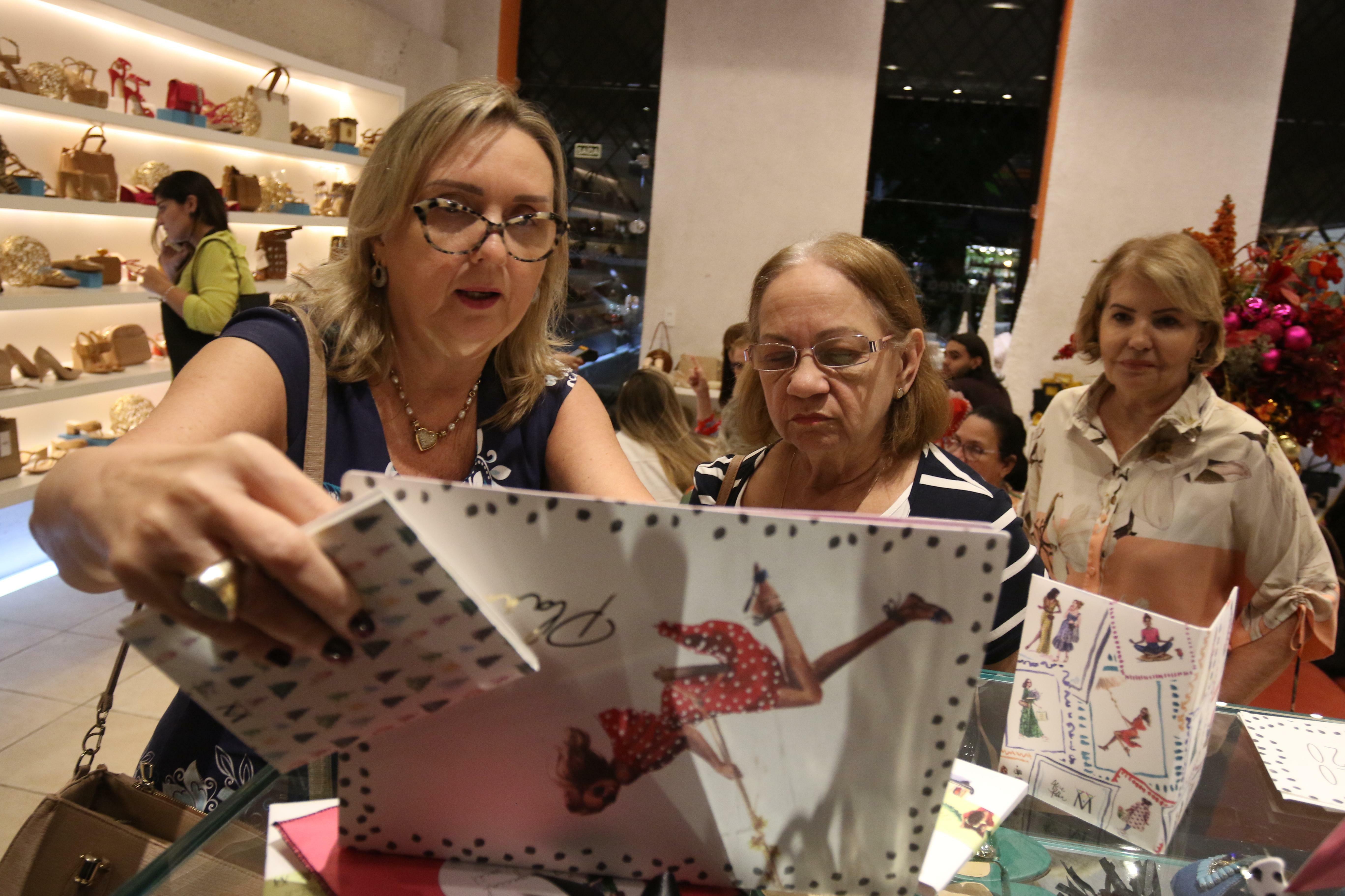 Artista paraense lança linha exclusiva de papelaria em Belém